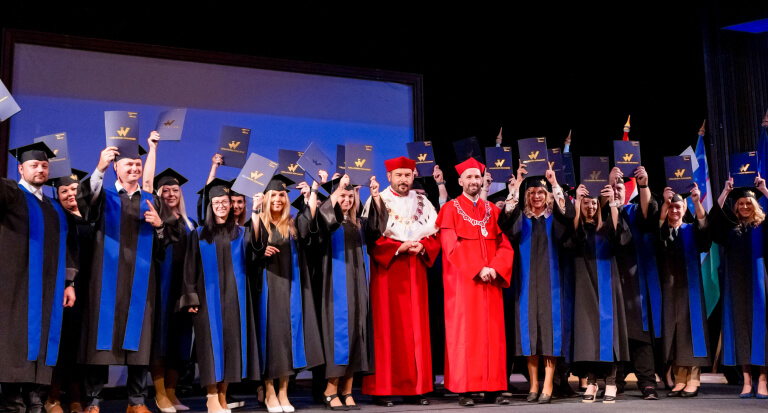 Graduacji Absolwentów w filii w Bratysławie